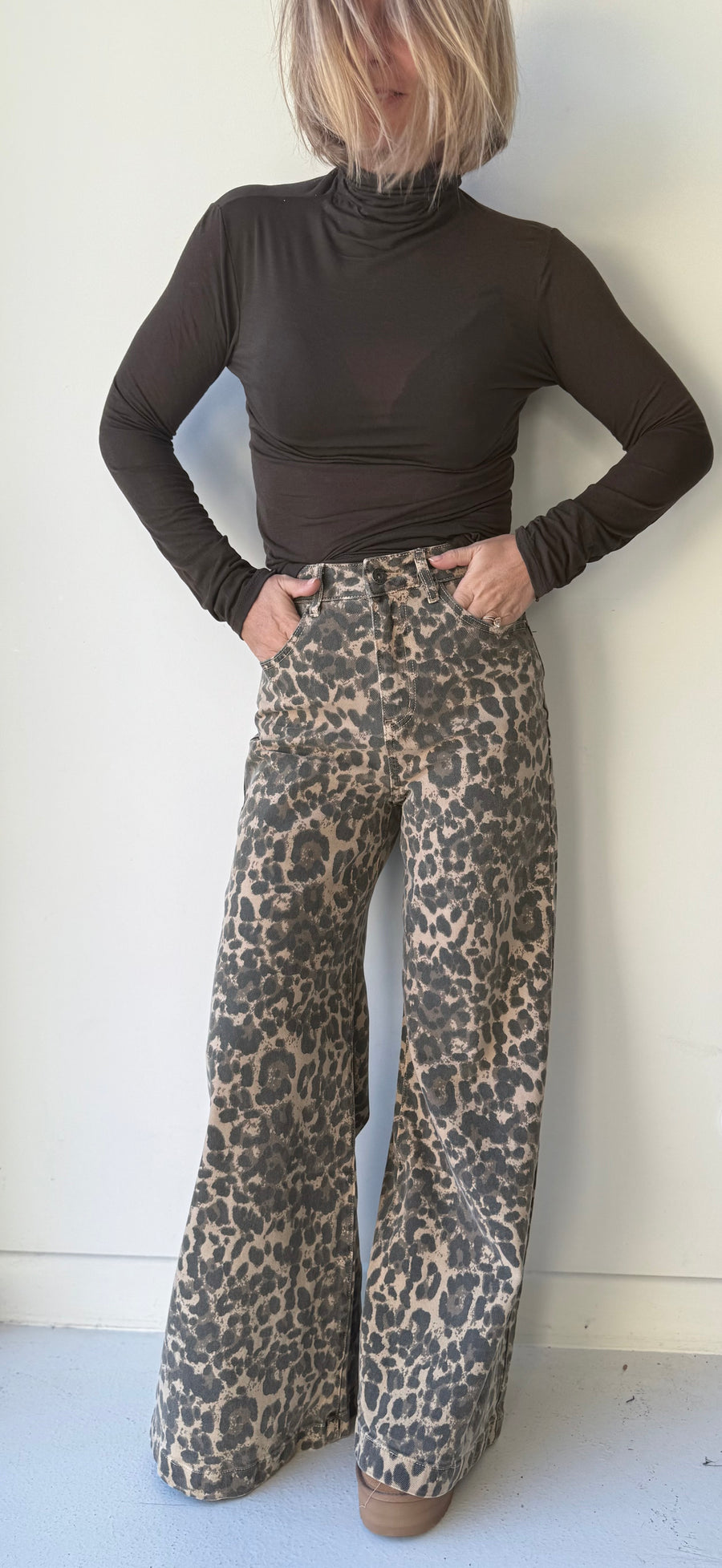 Pantalon Éloïse panthère coupe large