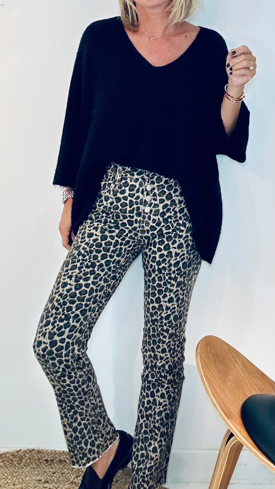 Le pantalon Ernest, motif léopard, coupe droite, longueur 7/8