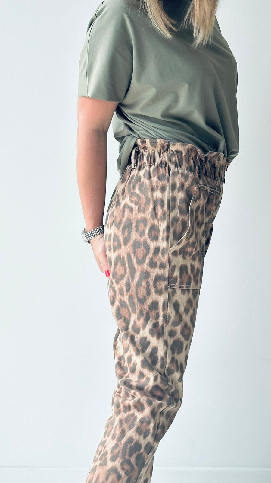 Pantalon César coupe droite imprimée léopard